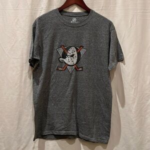 Men’s Anaheim Ducks Tshirt - Sz L